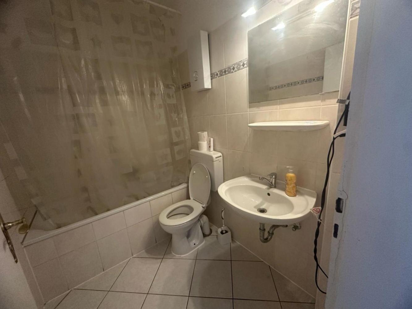 Ferienwohnung นอยส์ ภายนอก รูปภาพ